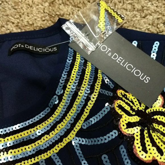 Beautiful Sequin Flower Top - Picture 7 of 8